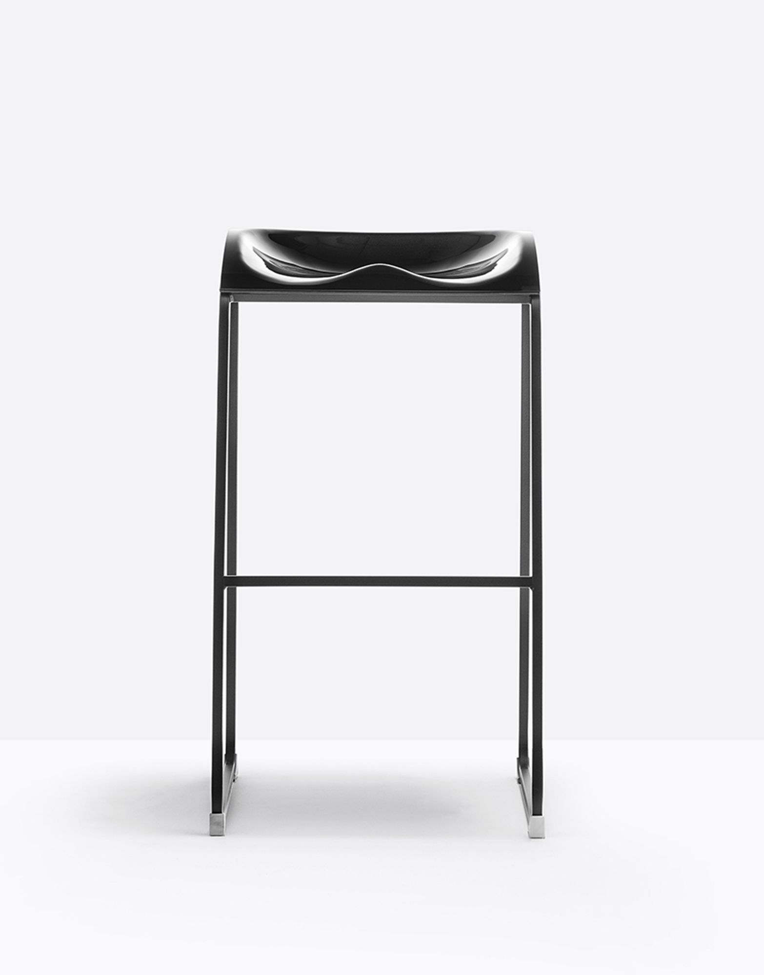 Hoker plastikowy Arod 510 nero | Pedrali