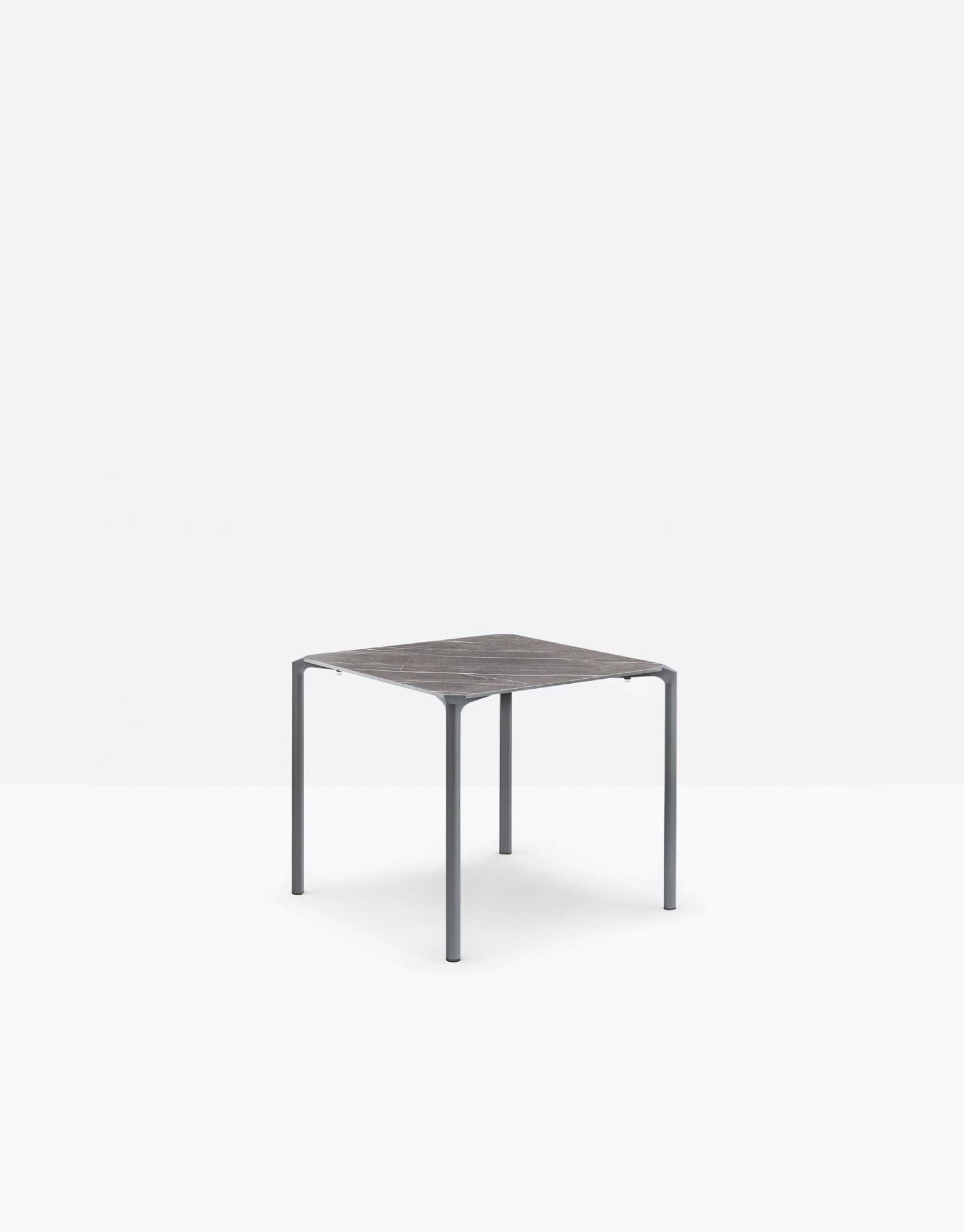 Stolik kwadratowy JUMP TJ4 Outdoor | Pedrali